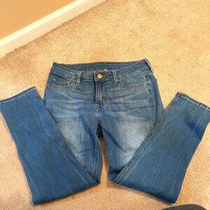 Womens lightly worn light wash straight leg levi's SZ 29